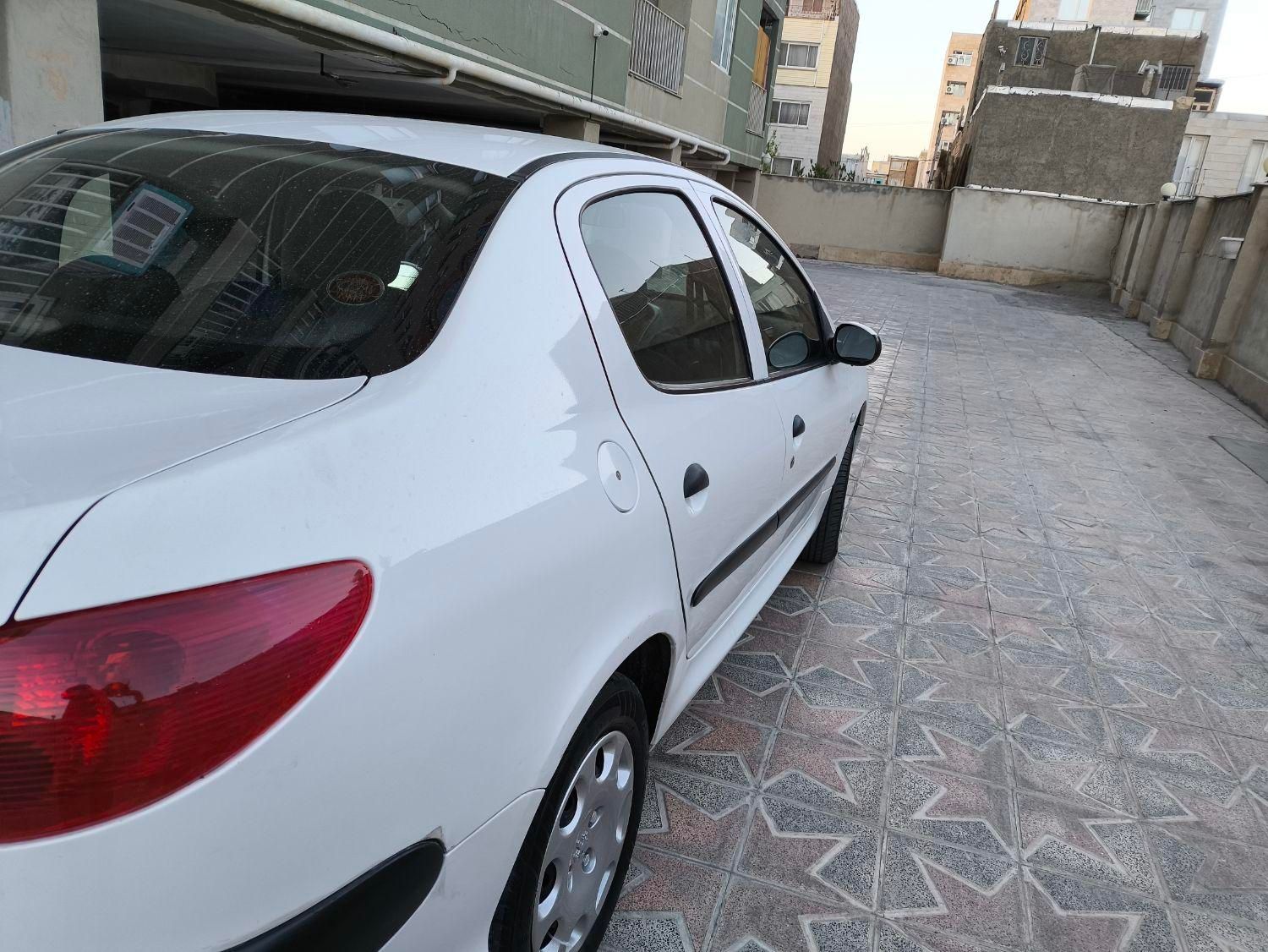 پژو ۲۰۶ صندوق دار v8 - 1396