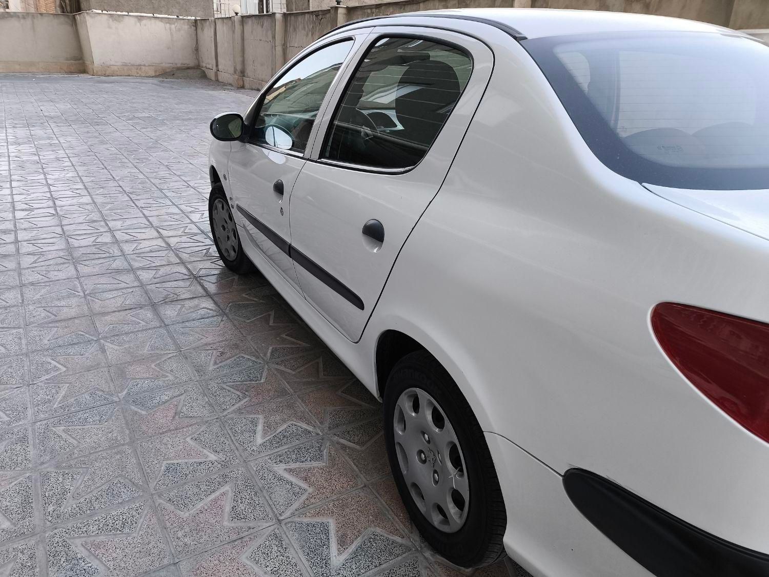 پژو ۲۰۶ صندوق دار v8 - 1396