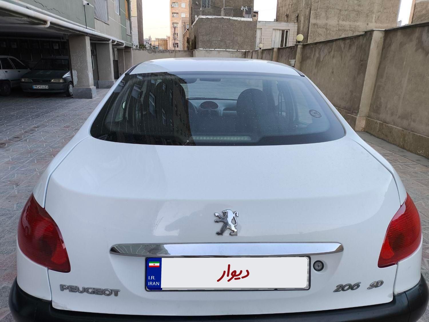 پژو ۲۰۶ صندوق دار v8 - 1396