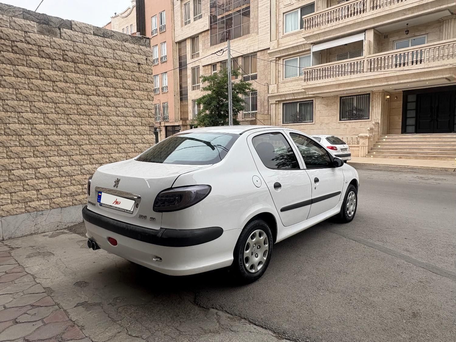 پژو ۲۰۶ صندوق دار v8 - 1397