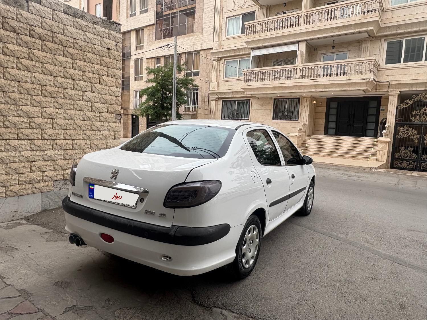 پژو ۲۰۶ صندوق دار v8 - 1397