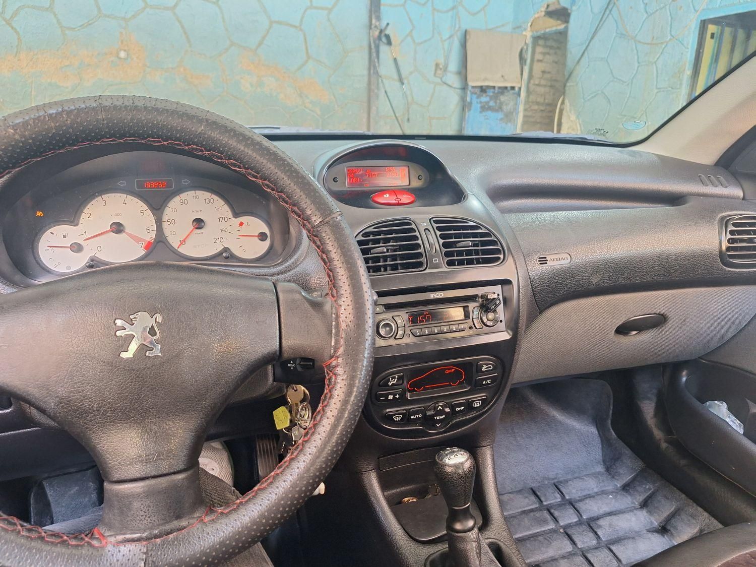 پژو ۲۰۶ صندوق دار v8 - 1395