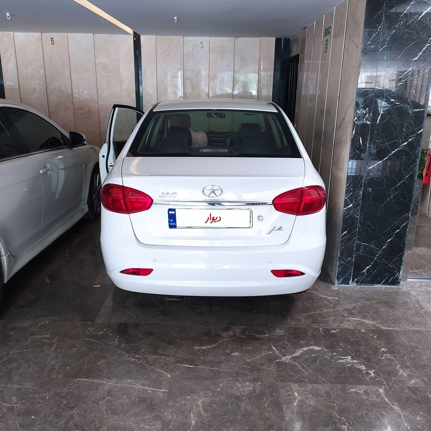 جک J4 اتوماتیک ساده - 1402