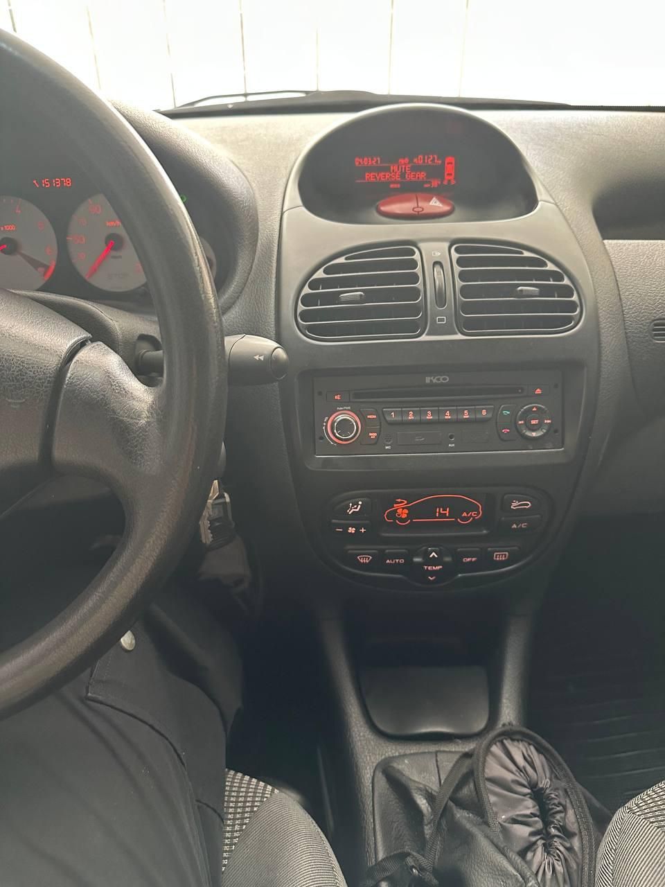 پژو ۲۰۶ صندوق دار v8 - 1395