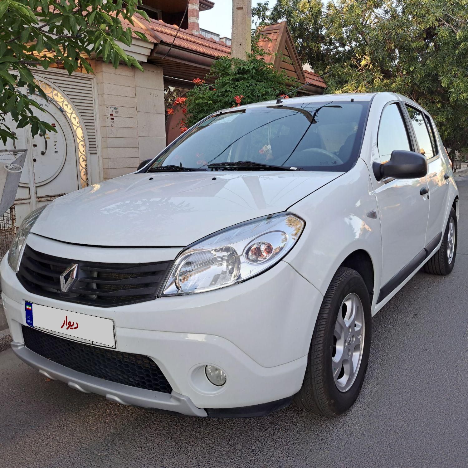 خودرو رنو، ساندرو آگهی ann_18759021