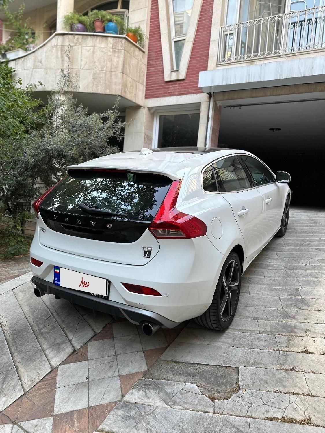 ولوو V40 R-DESIGN PLUS - 2014