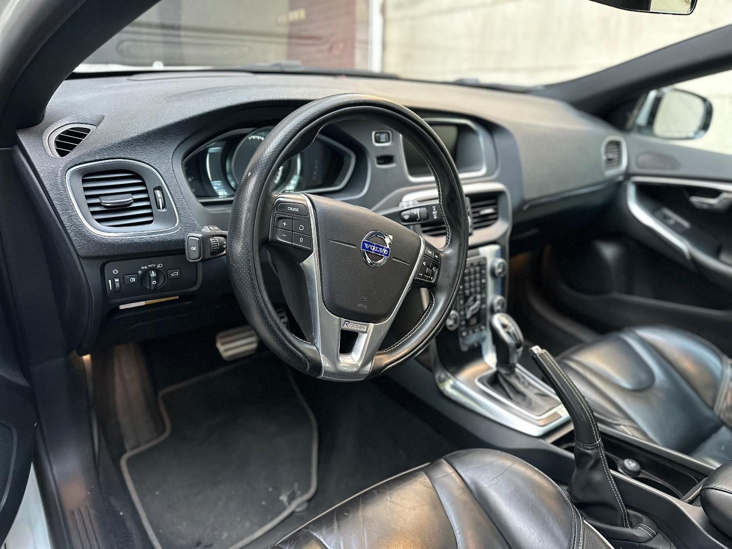 ولوو V40 R-DESIGN PLUS - 2014