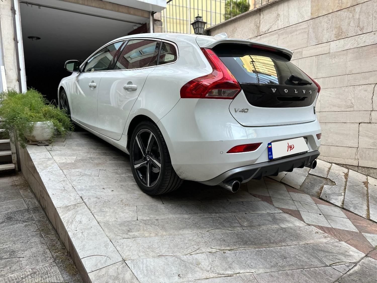 ولوو V40 R-DESIGN PLUS - 2014
