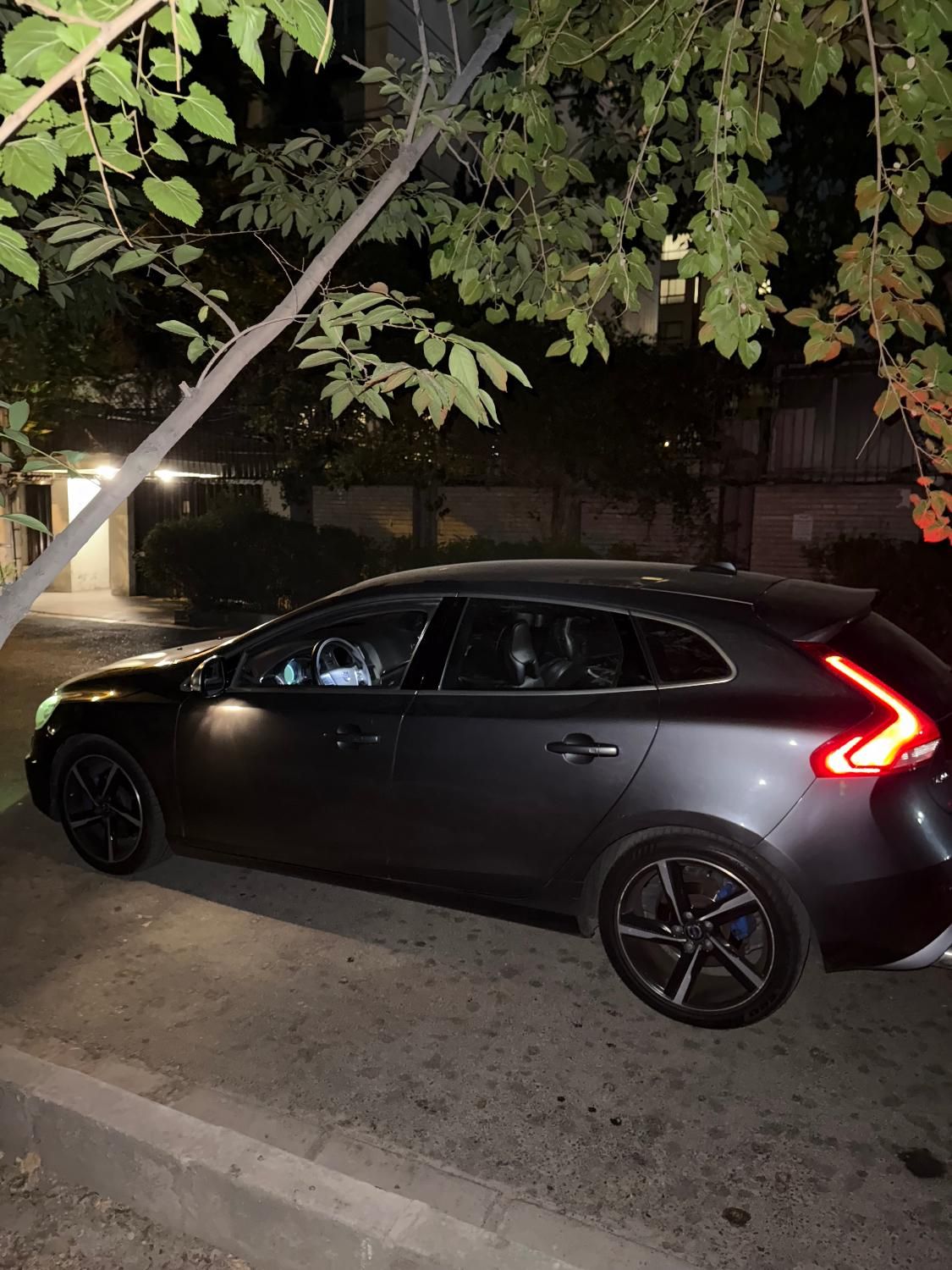 ولوو V40 R-DESIGN PLUS - 2014