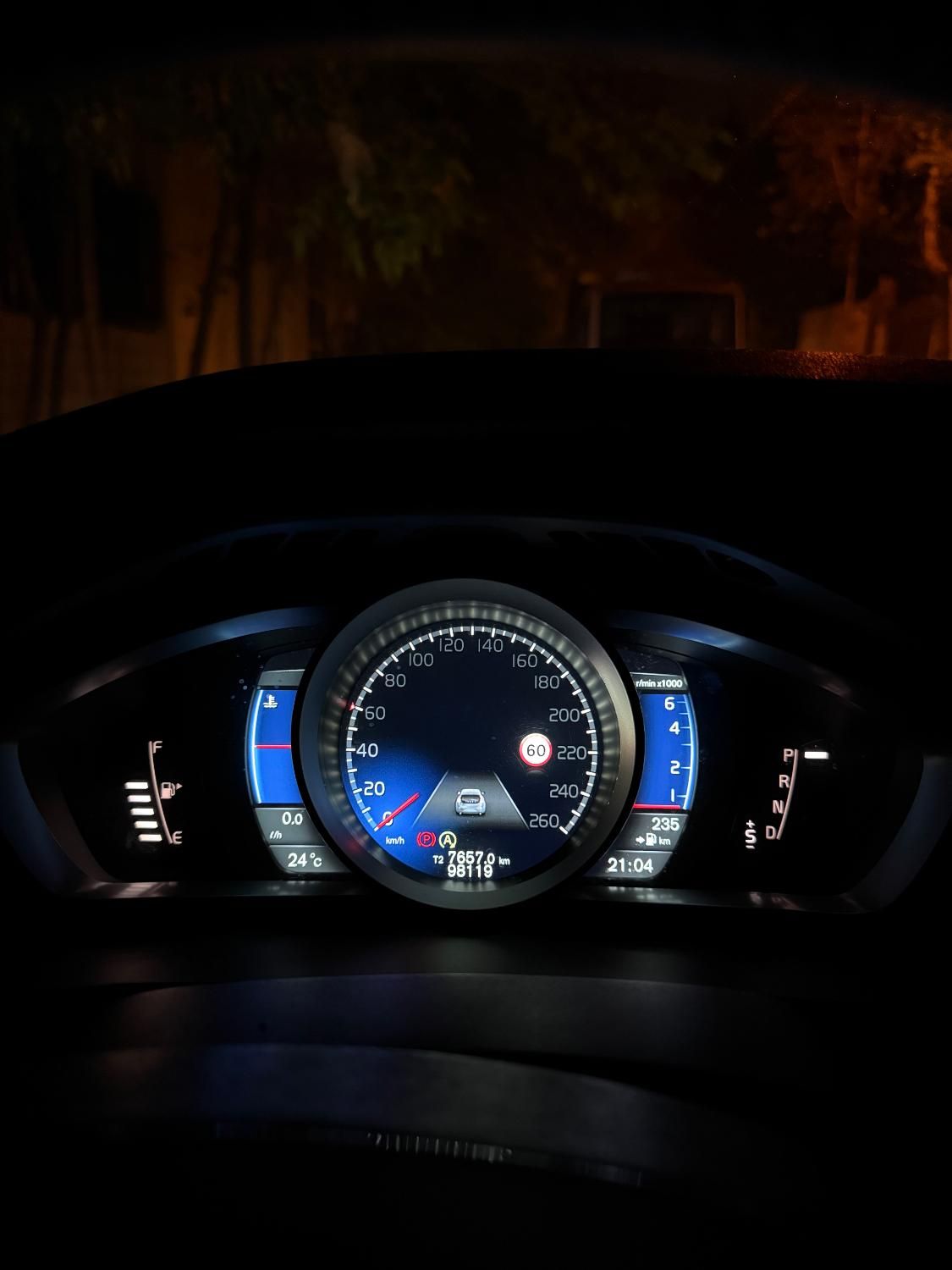 ولوو V40 R-DESIGN PLUS - 2014