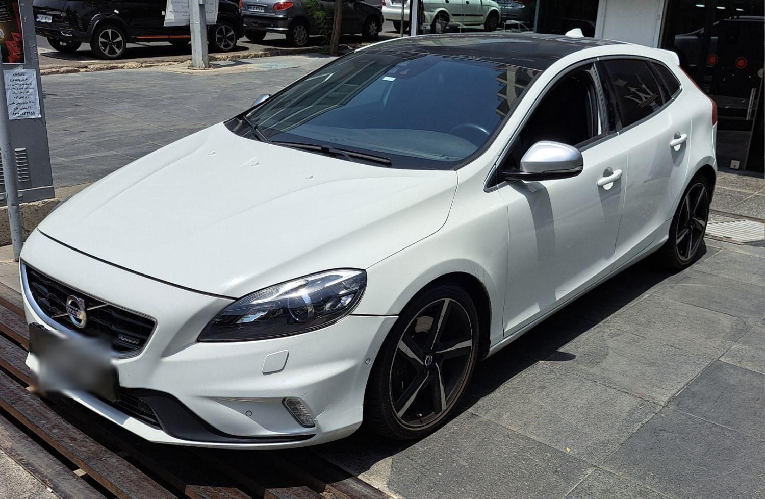 ولوو V40 R-DESIGN PLUS - 2014