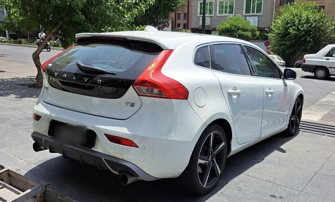 ولوو V40 R-DESIGN PLUS - 2014