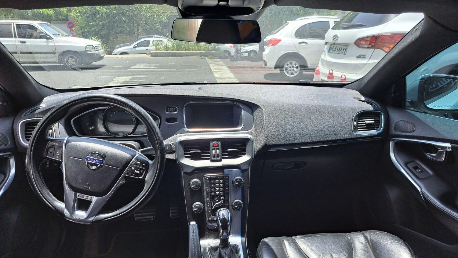 ولوو V40 R-DESIGN PLUS - 2014