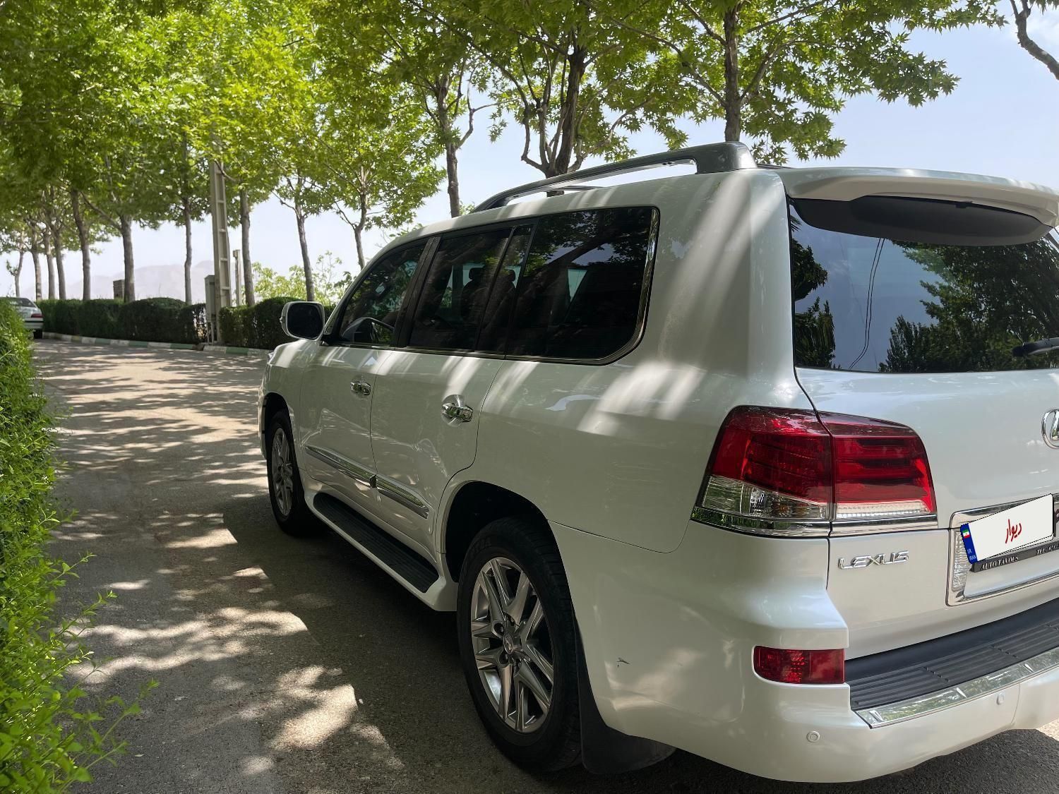 لکسوس LX 570 فول - 2013