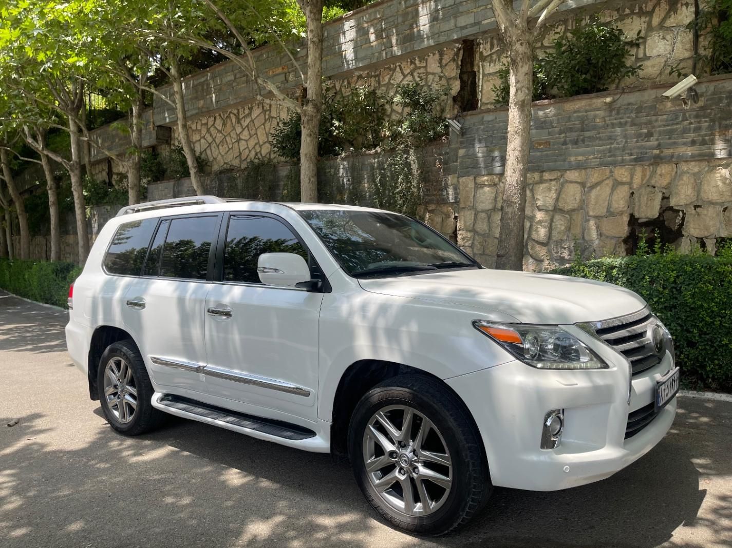 لکسوس LX 570 فول - 2013