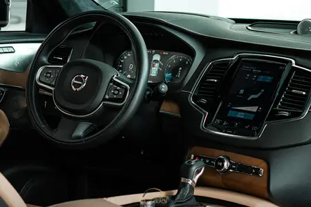ولوو XC90 R-DESIGN - 2017