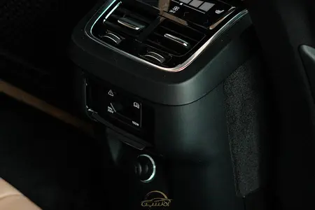 ولوو XC90 R-DESIGN - 2017
