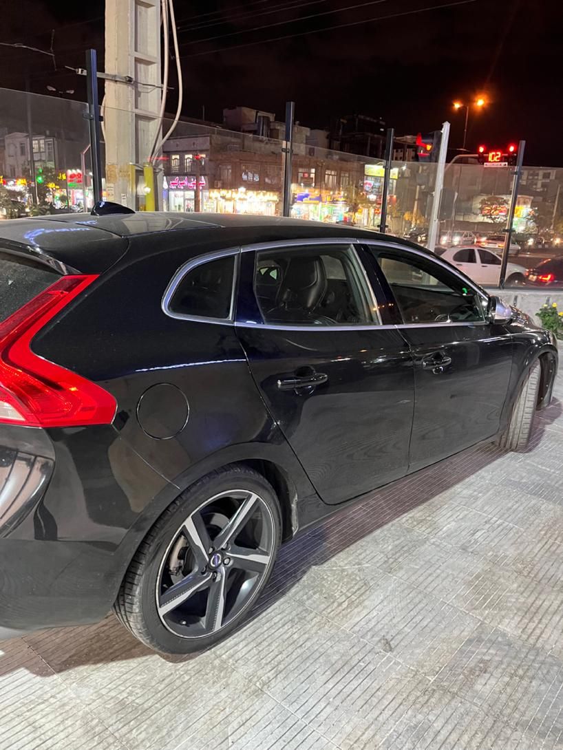 ولوو V40 R-DESIGN PLUS - 2014