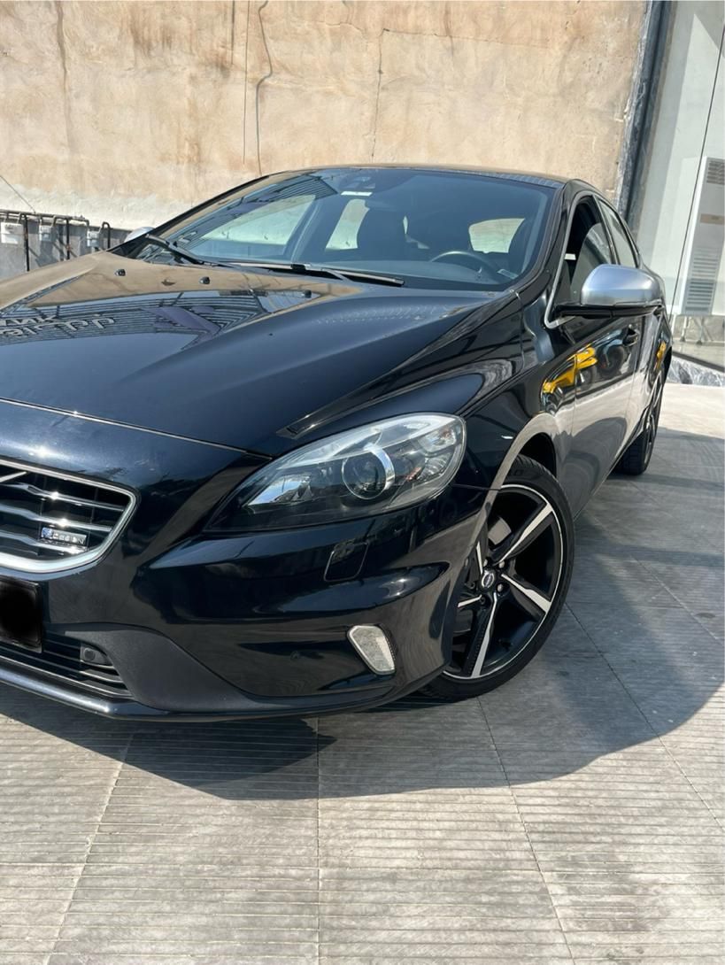 ولوو V40 R-DESIGN PLUS - 2014