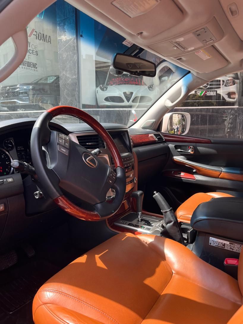لکسوس LX 570 فول - 2013