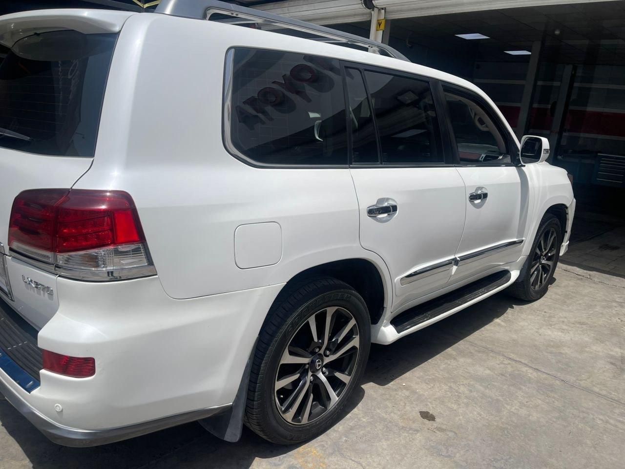 لکسوس LX 570 فول - 2013