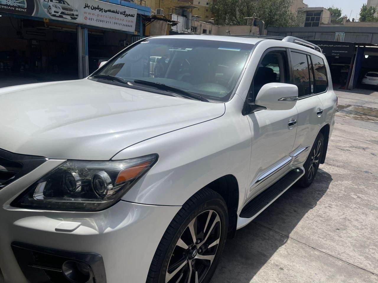 لکسوس LX 570 فول - 2013