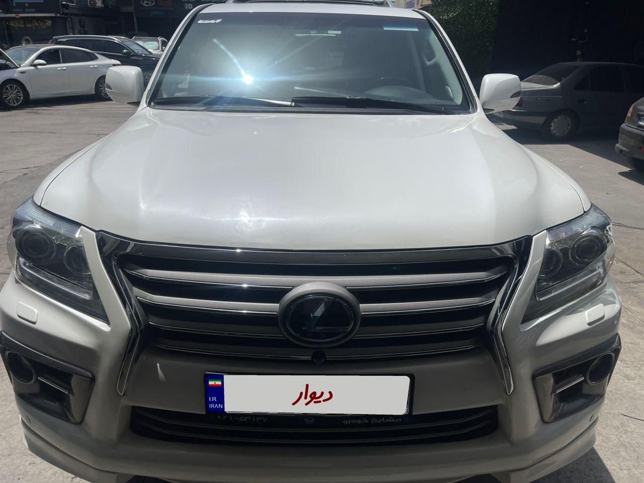 لکسوس LX 570 فول - 2013