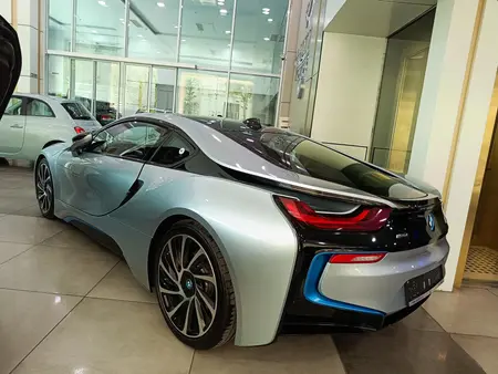 ب ام و سری i i8 - 2016