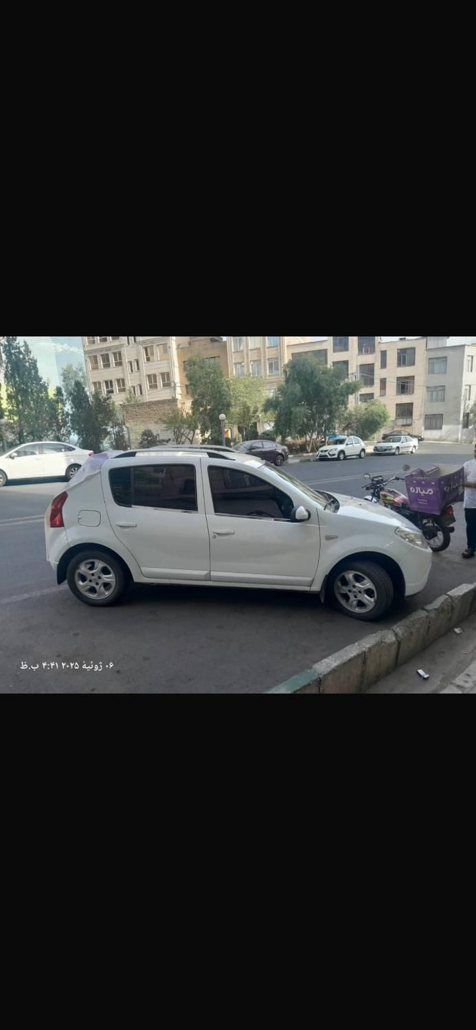 رنو ساندرو اتوماتیک - 1395