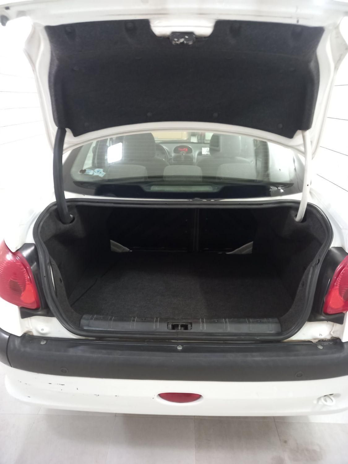 پژو ۲۰۶ صندوق دار v8 - 1395