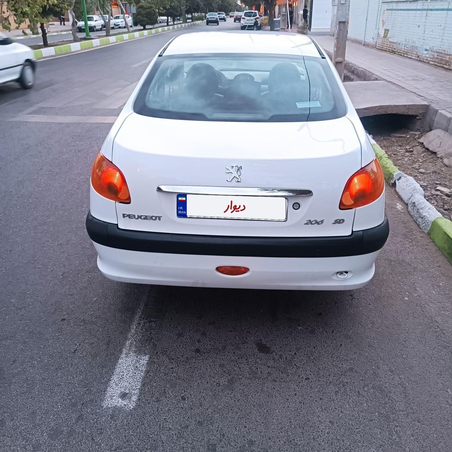 پژو ۲۰۶ صندوق دار v8 - 1393