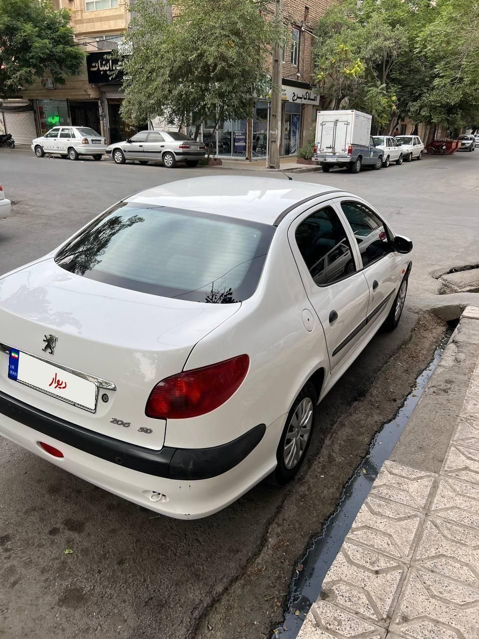 پژو ۲۰۶ صندوق دار v8 - 1397