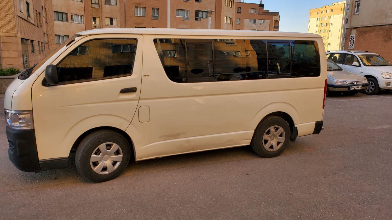 تویوتا هایس نسل ۴ بنزینی - 2006