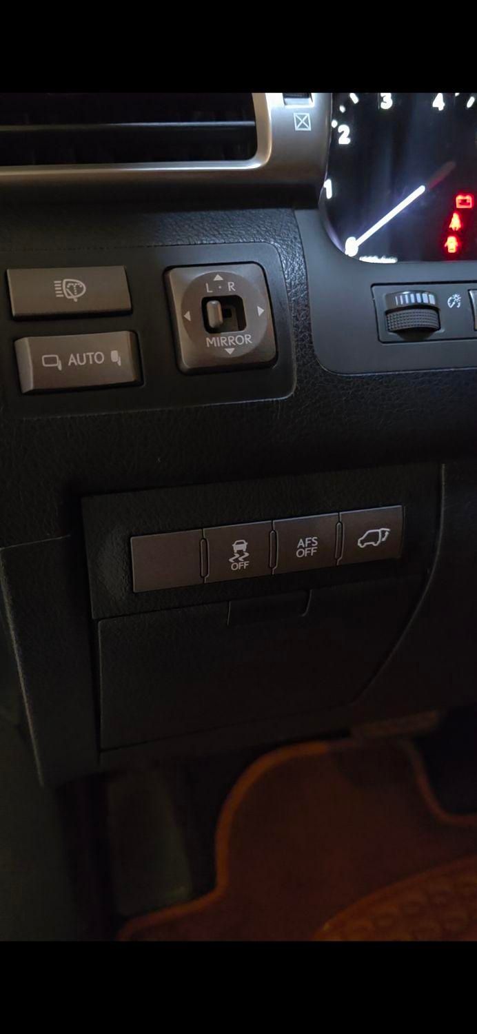 لکسوس LX 570 فول - 2013