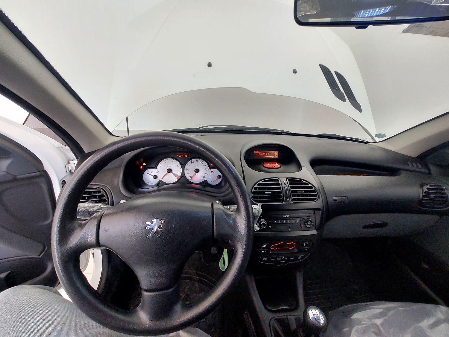 پژو ۲۰۶ صندوق دار v8 - 1399