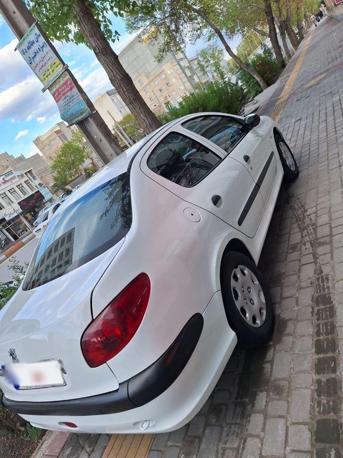 پژو ۲۰۶ صندوق دار v8 - 1398
