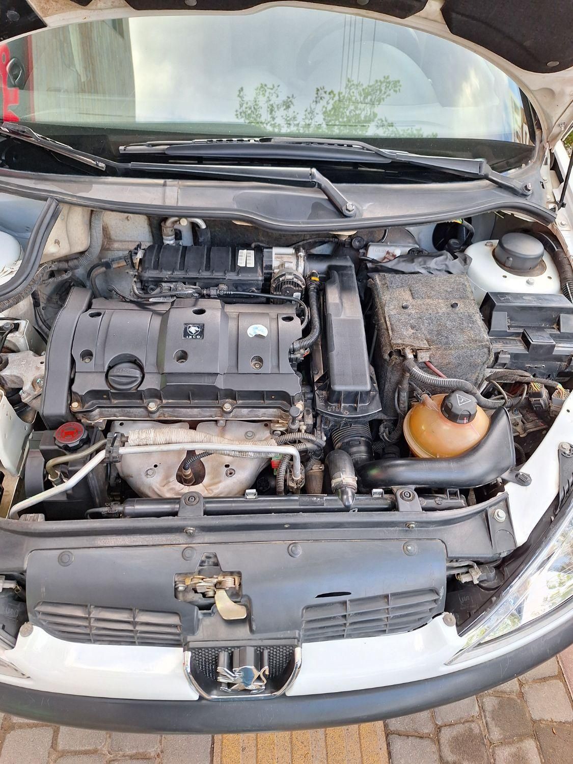 پژو ۲۰۶ صندوق دار v8 - 1398