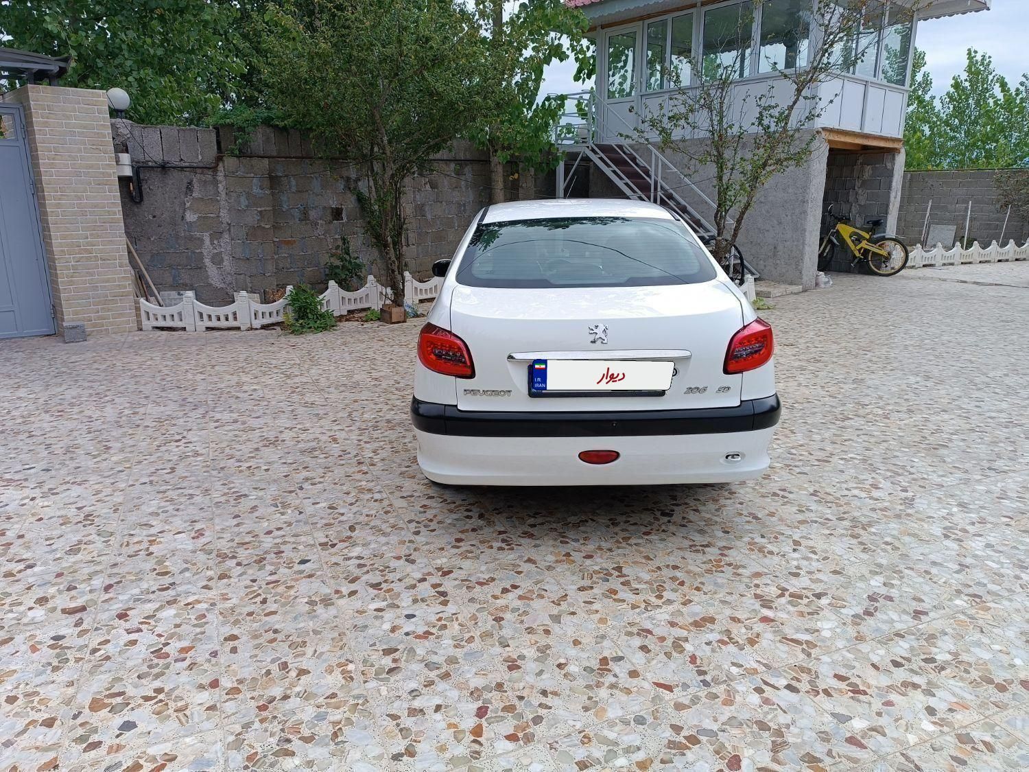 پژو ۲۰۶ صندوق دار v8 - 1397