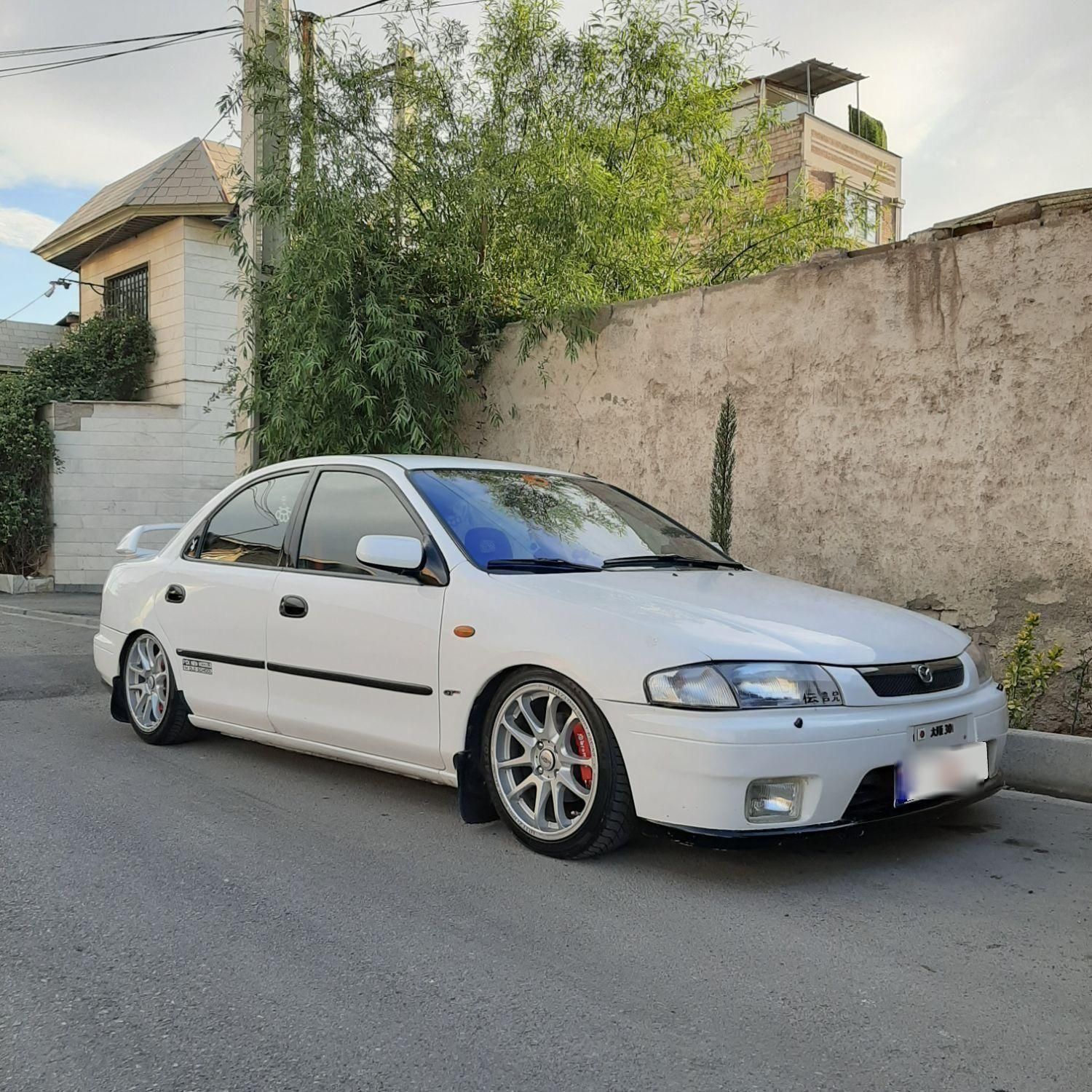 مزدا 323 F - 1380