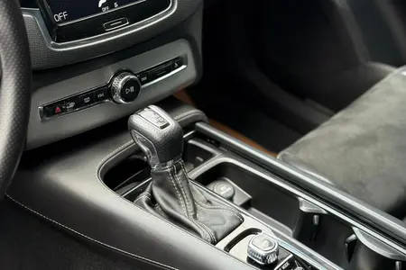 ولوو XC90 R-DESIGN - 2017