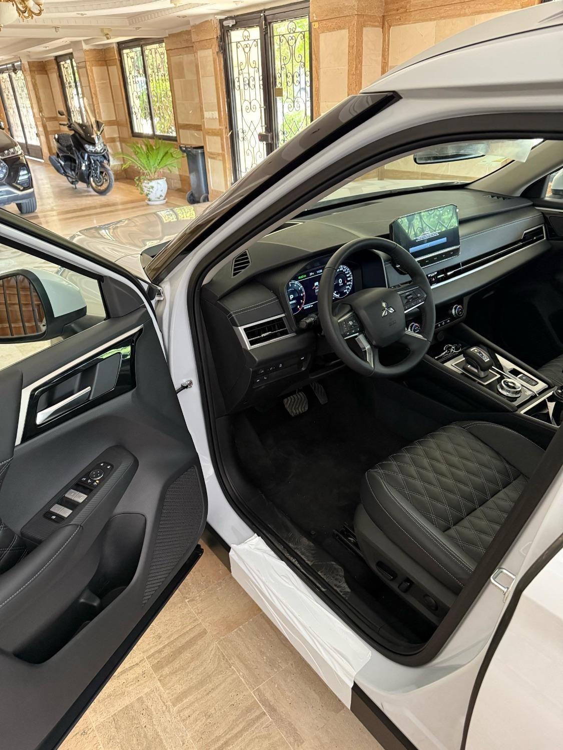 میتسوبیشی اوتلندر PHEV PHEV - 2024