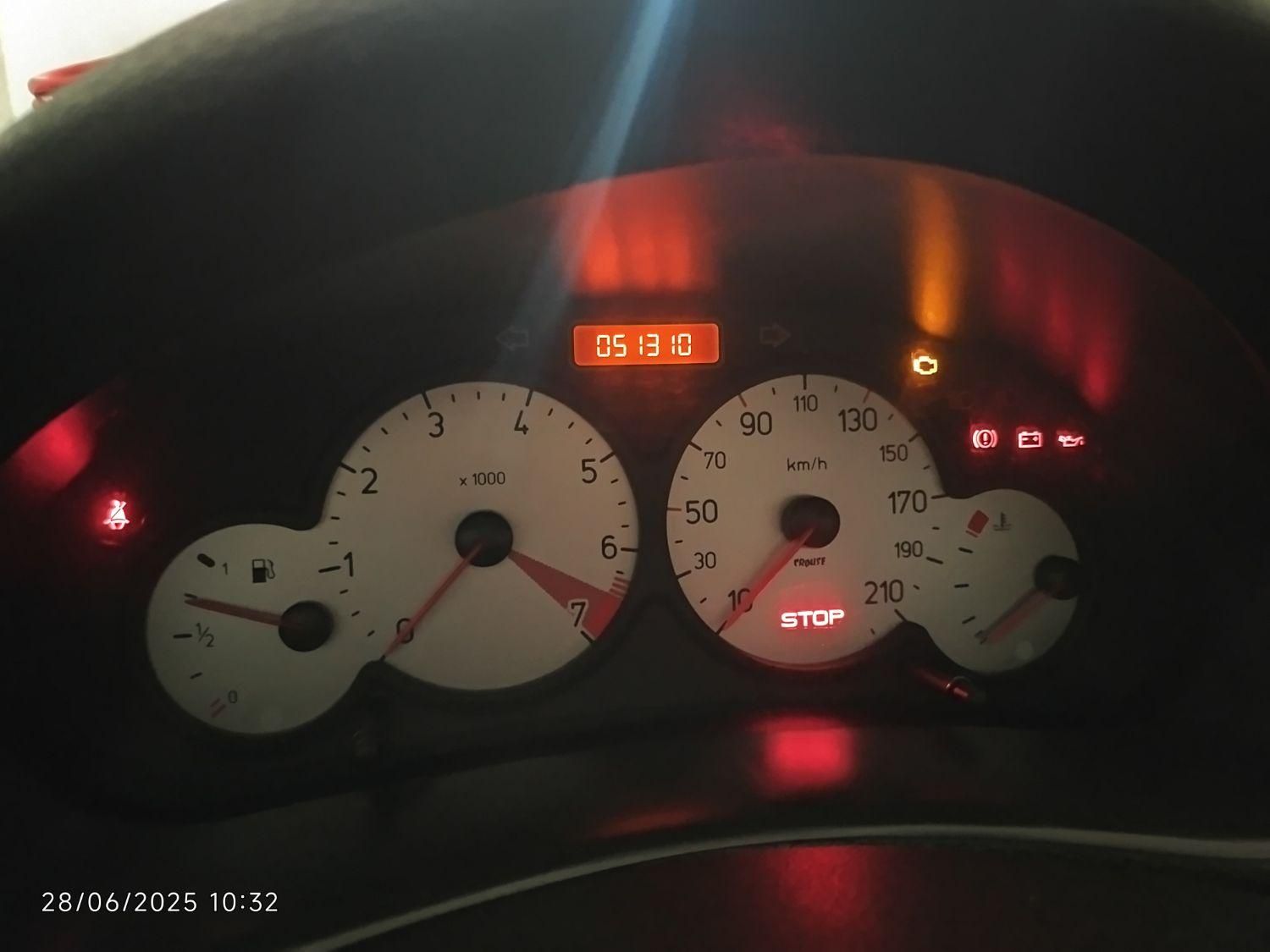 پژو ۲۰۶ صندوق دار v8 - 1399