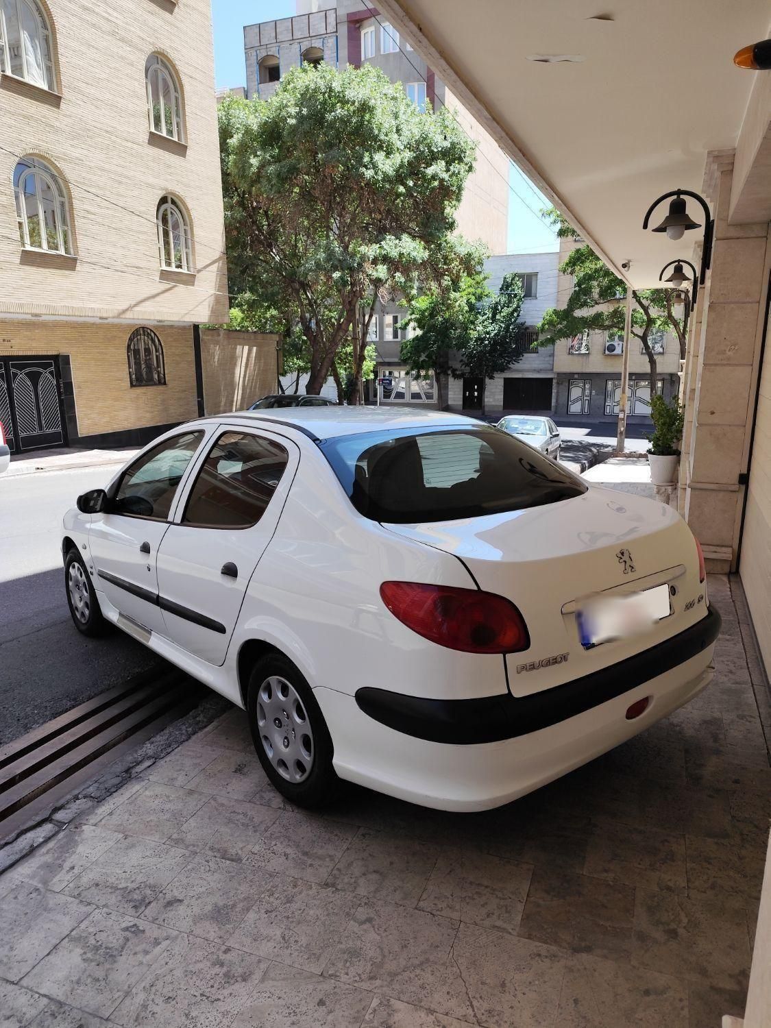 پژو ۲۰۶ صندوق دار v8 - 1396