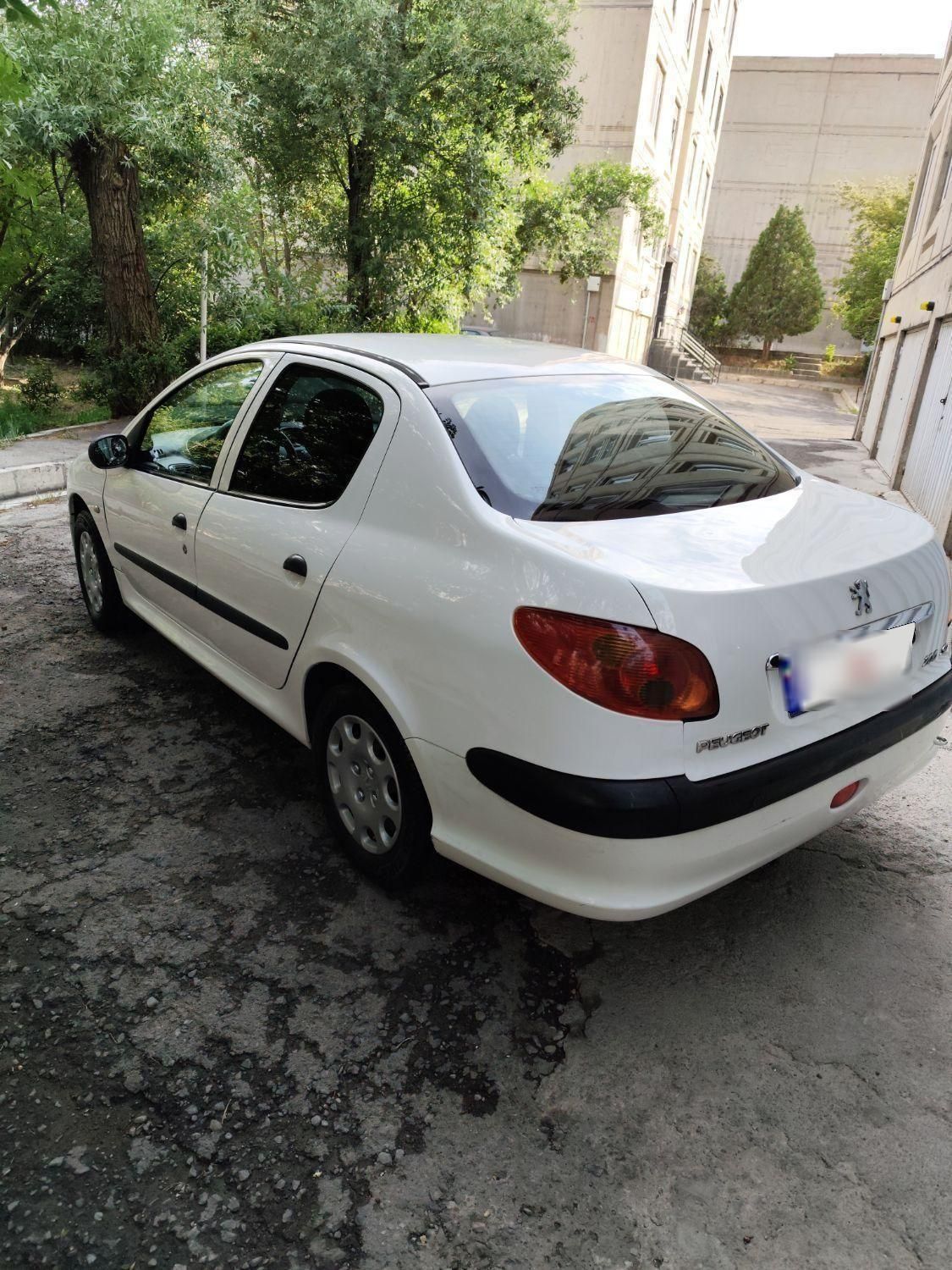 پژو ۲۰۶ صندوق دار v8 - 1393