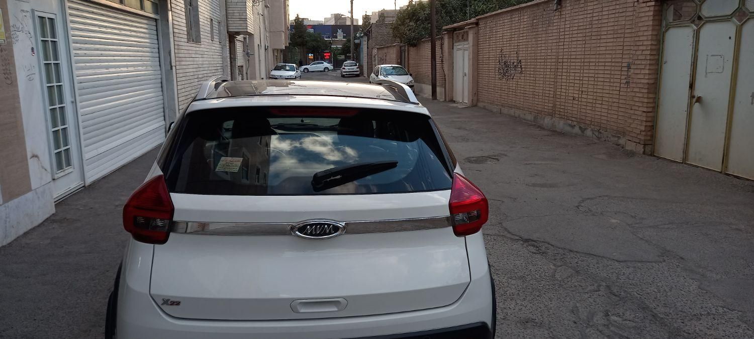 ام وی ام X22 دنده‌ای لاکچری - 1396
