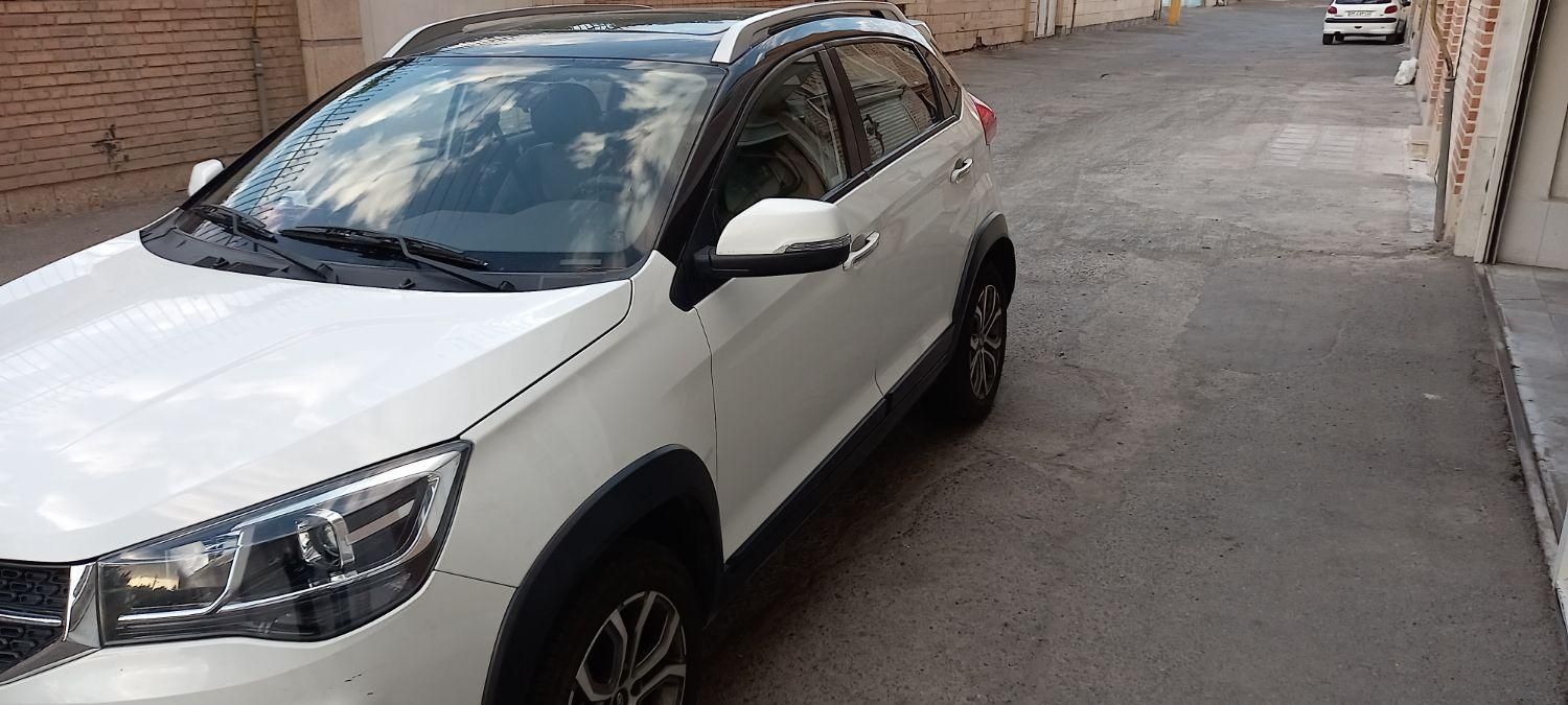 ام وی ام X22 دنده‌ای لاکچری - 1396