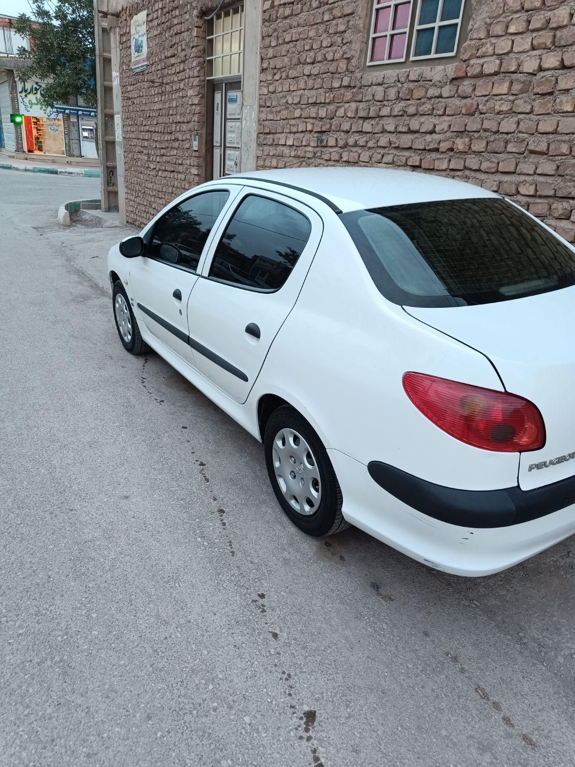 پژو ۲۰۶ صندوق دار v8 - 1395
