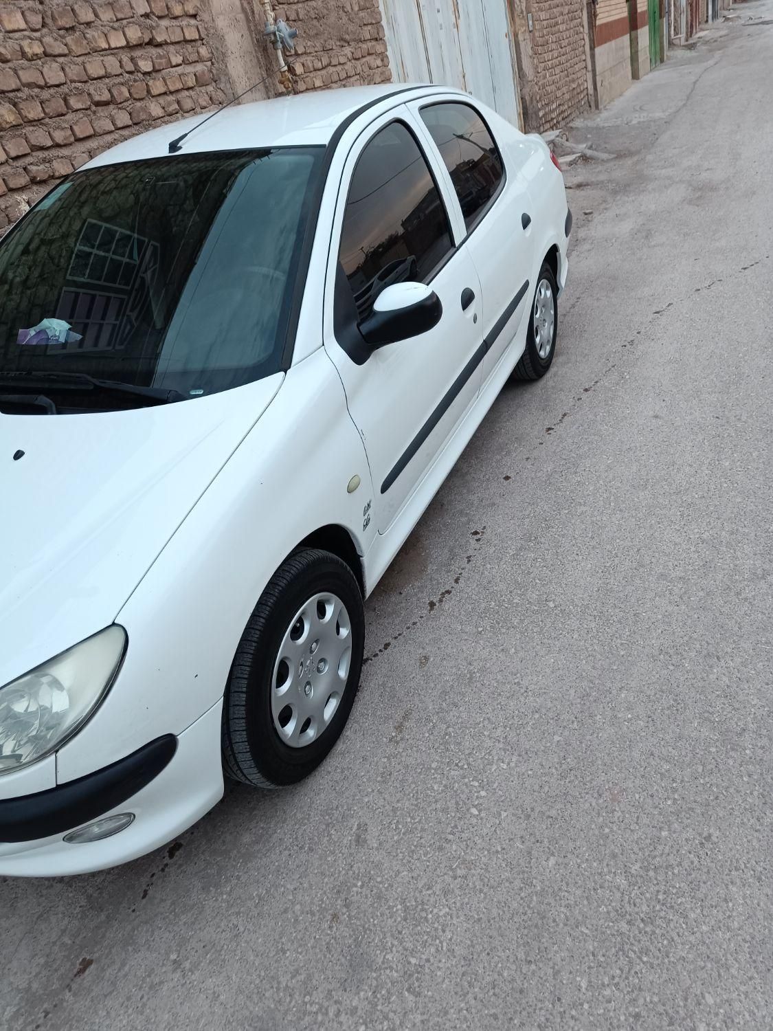 پژو ۲۰۶ صندوق دار v8 - 1395