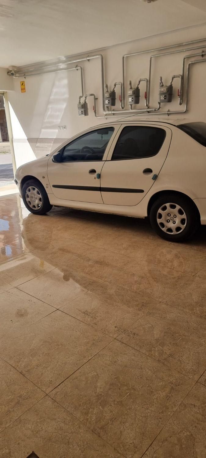 پژو ۲۰۶ صندوق دار v8 - 1396