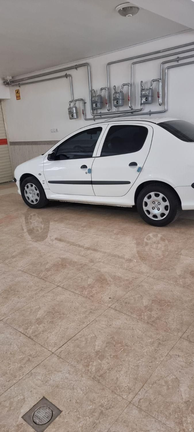 پژو ۲۰۶ صندوق دار v8 - 1396